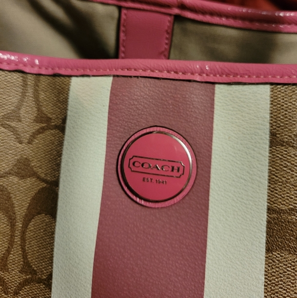 Coach carry all authentic purse - Picture 3 of 3